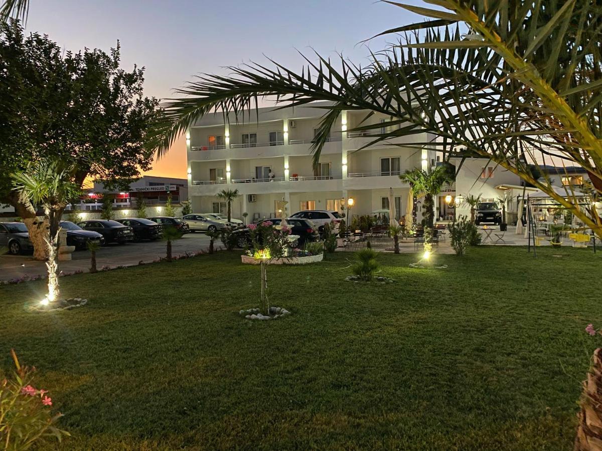 Apartments Vila Sara M ウルツィニ エクステリア 写真