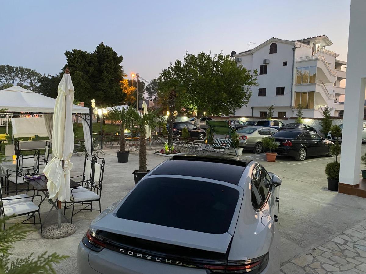 Apartments Vila Sara M ウルツィニ エクステリア 写真