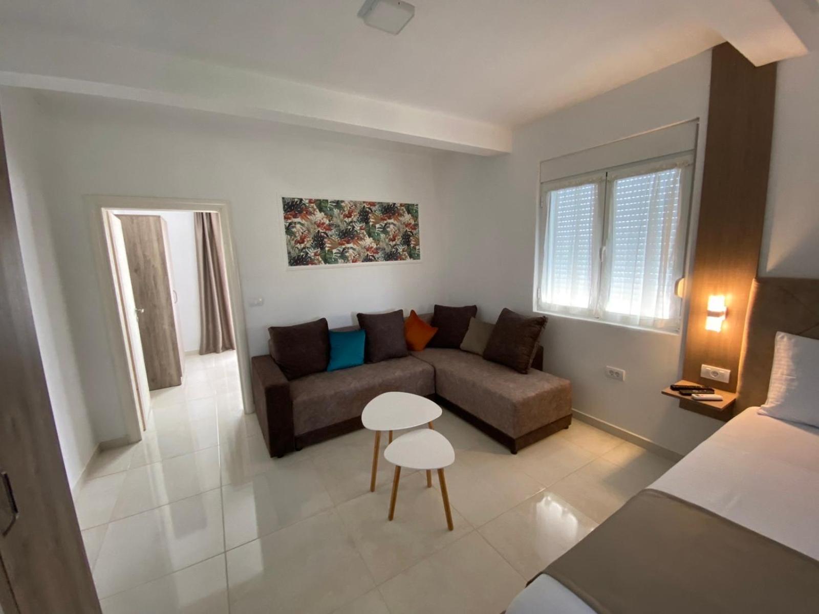 Apartments Vila Sara M ウルツィニ エクステリア 写真