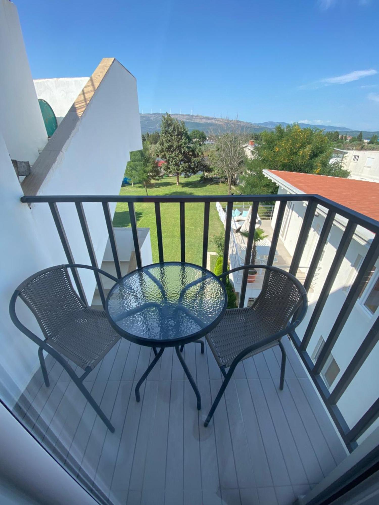 Apartments Vila Sara M ウルツィニ エクステリア 写真