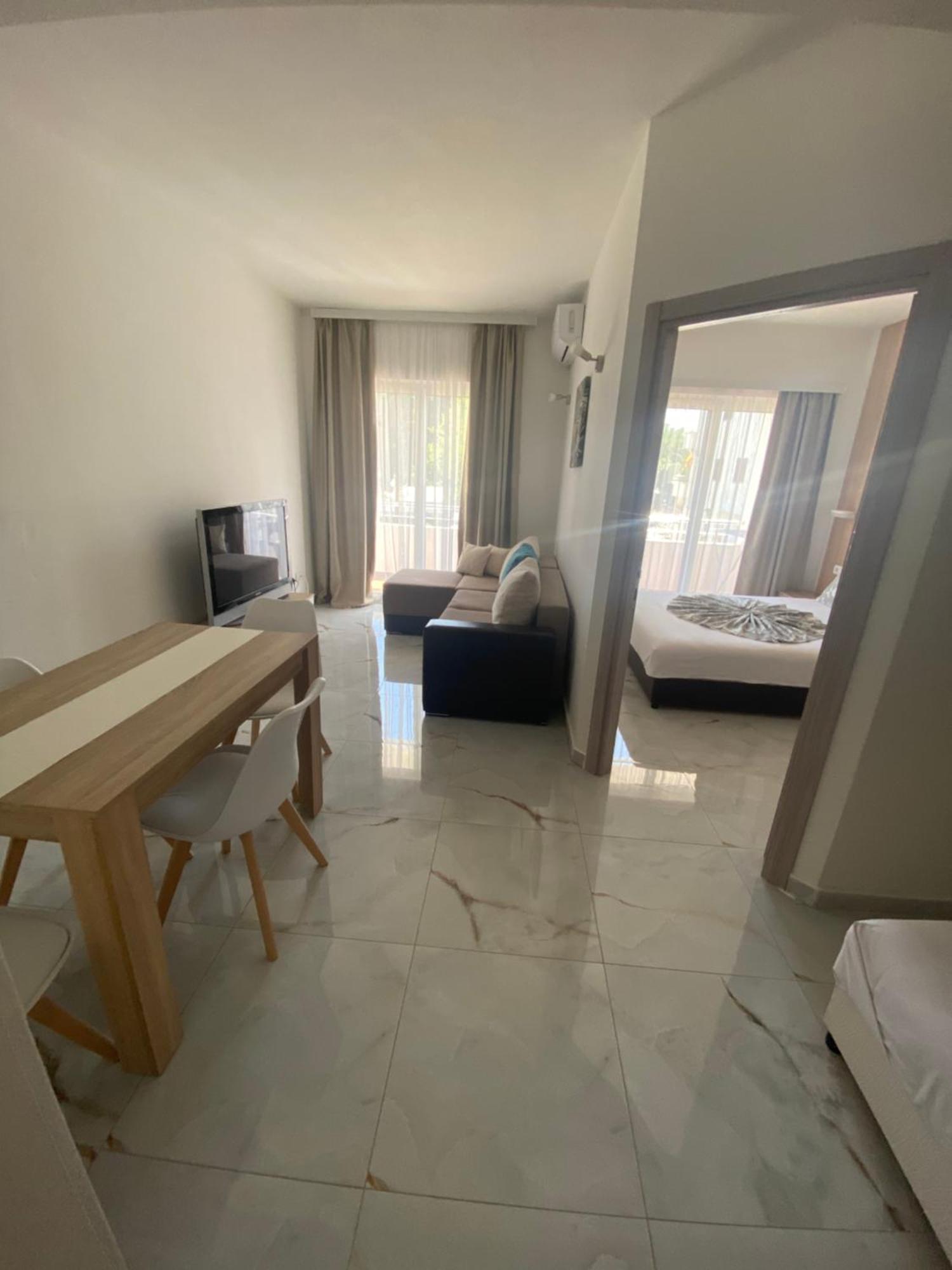 Apartments Vila Sara M ウルツィニ エクステリア 写真