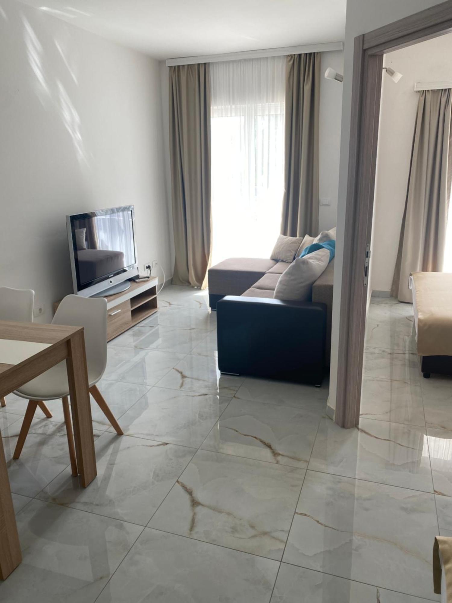 Apartments Vila Sara M ウルツィニ エクステリア 写真