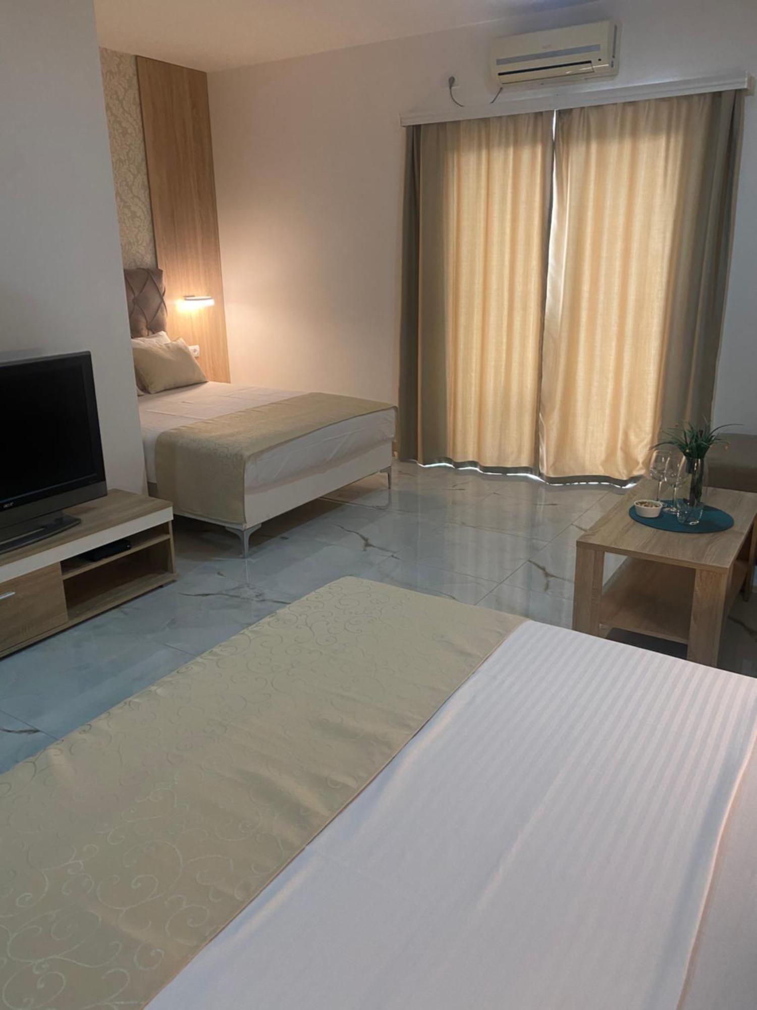 Apartments Vila Sara M ウルツィニ エクステリア 写真